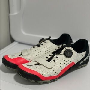 Specialized Recon 2.0- White and Red clipless MTB shoes